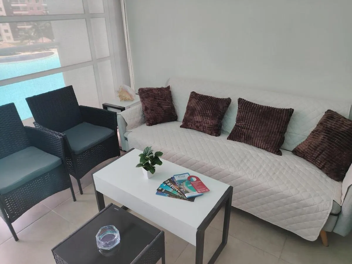 Grand Blue Lagoon Turquoise kontakter